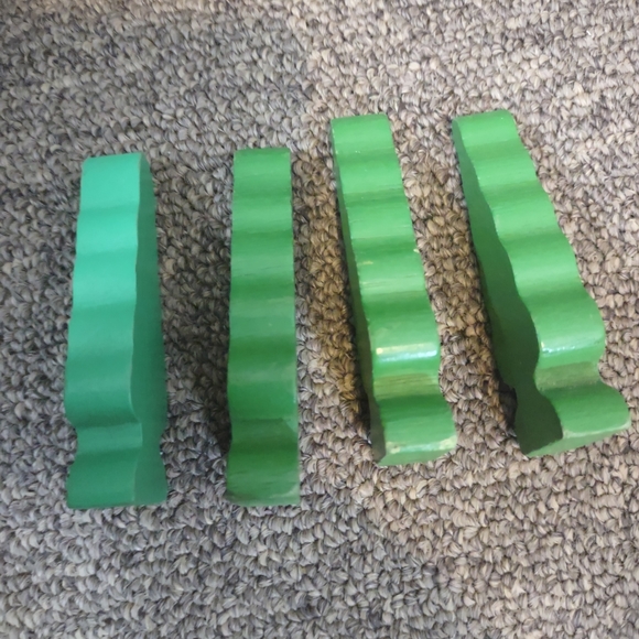 Wooden magnetic train, caboose, and four green trees lot - Picture 3 of 16